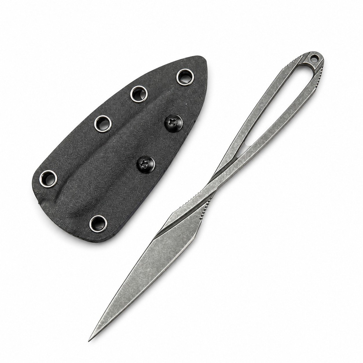 Messer mit feststehender Klinge und dreieckigen Stacheln